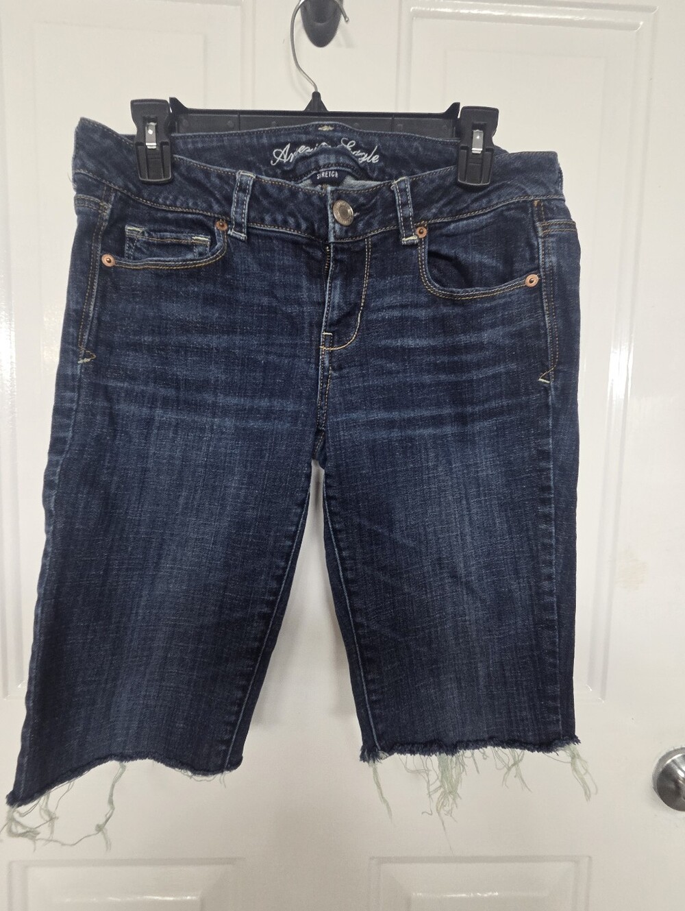 American eagle sz 10 Women’s Dark Blue Denim Bermuda Jean shorts